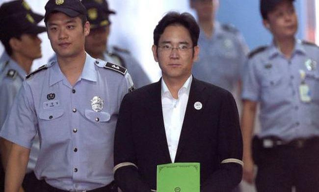Samsung làm gì để tự cứu mình khi “Thái tử” chấp nhận ngồi tù?