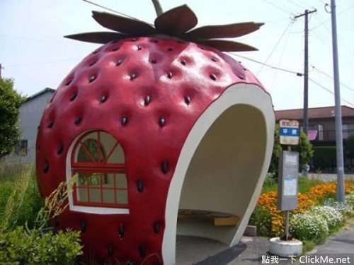 Trạm xe bus hình trái cây ở Nagasaki, Nhật Bản.
