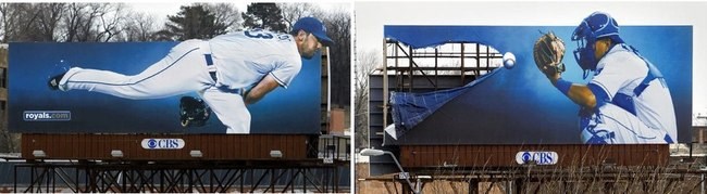 Cú ném siêu mạnh trên hai tấm biển quảng cáo cho câu lạc bộ bóng chày "Kansas City Royals"
